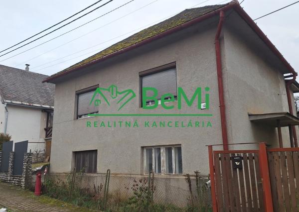 Rodinný dom v obci Roštár - NA PREDAJ