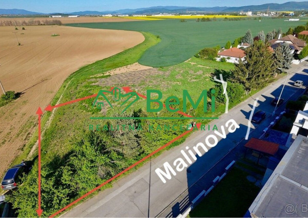 Na predaj stavebný pozemok na mravenisku Topoľčany