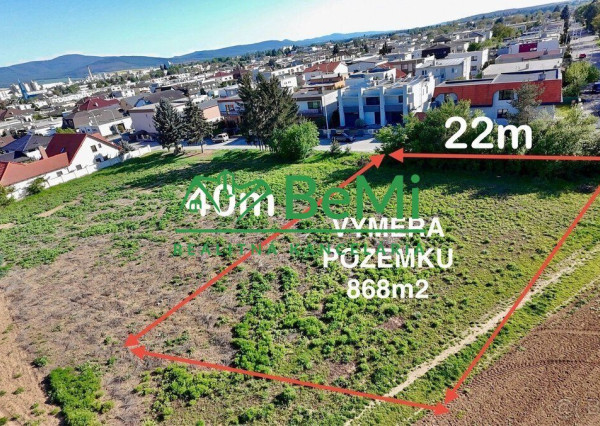 Na predaj stavebný pozemok na mravenisku Topoľčany