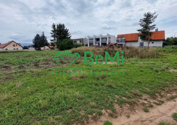 Na predaj stavebný pozemok na mravenisku Topoľčany