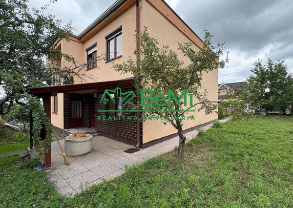 Predaj rodinného domu Urmince 109-12-ROCH