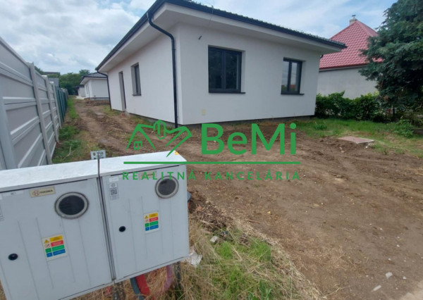 Predaj 4 izbový rodinný dom Nitra-Lužianky (227-12-JUF)