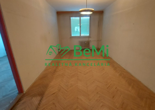 Predaj 4 izbový byt  centrum Nitra (229-114-JUF)