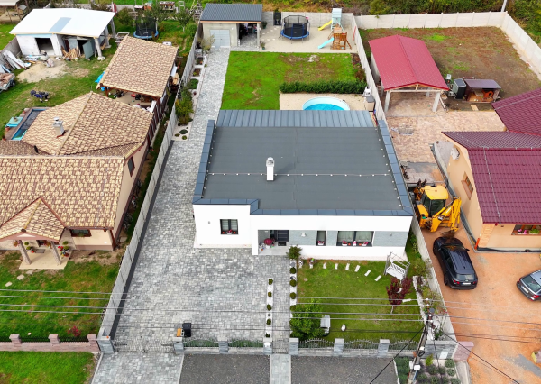 KRÁSNY RODINNÝ BUNGALOV V JESENSKOM - NA PREDAJ