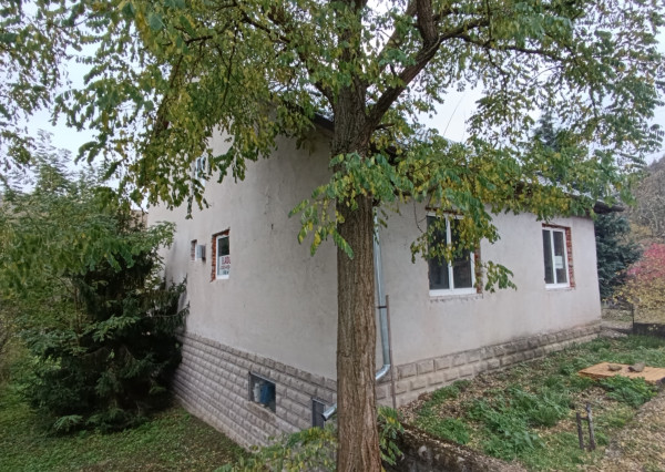 Dvojpodlažný rodinný dom v obci Arka , Maďarsko - NA PREDAJ