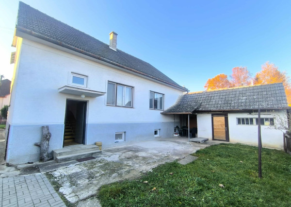 Rodinný dom v Čachticiach – na skvelom mieste hneď pri škole