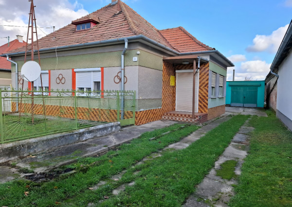 3-izbový tehlový rodinný dom v Kráľovom Brode ID 015-12-NIBA