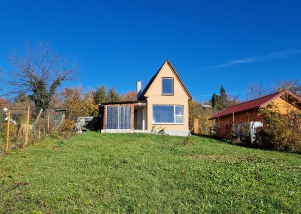 Novopostavená chatka so záhradou v Rimav. Sobote - NA PREDAJ