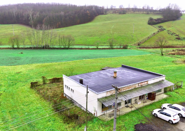 BUDOVA S MOŽNOSŤOU PRESTAVBY NA RODINNÝ BUNGALOV V PRÍRODE