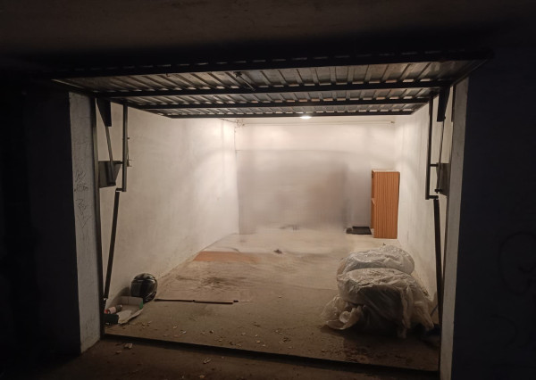 Priestranná garáž, elektrina. Topoľčany - Mexiko garážový dom