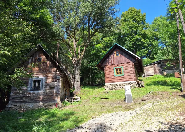 Predaj: Chata s pozemkom 567 m2 ( 003-13-DAPA)