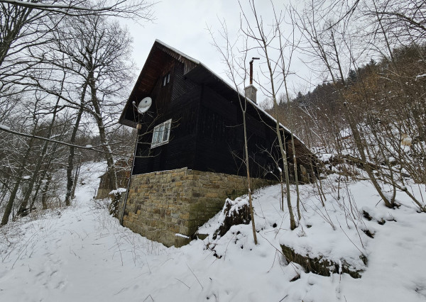 Predaj: Chata 50m2 s pozemkom Papradno (004-13-DAPA)