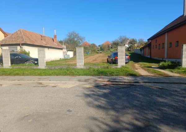 Stavebný pozemok Tvrdomestice,1741m2,Možnosť rozparcelovať.