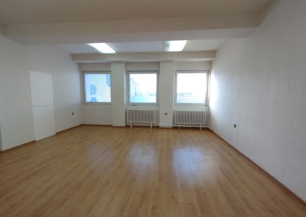 Kancelársky/prevádzkový priestor na prenájom-Lučenec