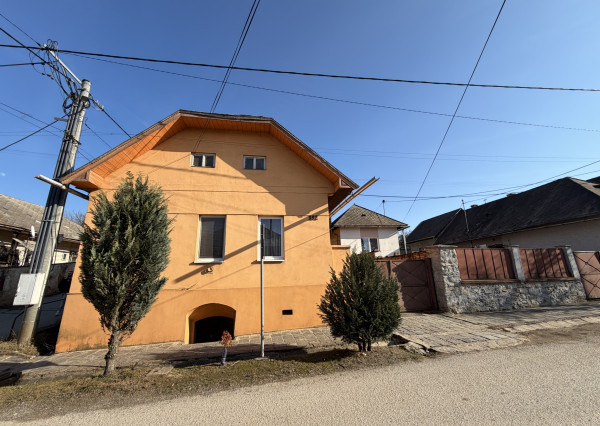 Rodinný dom s 1112 m2 záhradou aj chatou v obci Jelšava-PREDAJ