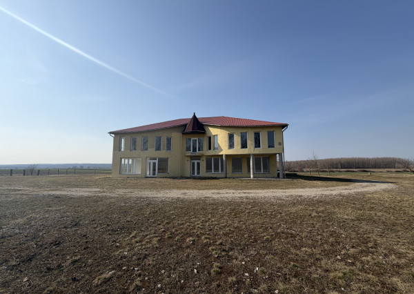 Poľnohospodársky sklad,chladiarenská budova v Gőnc-NA PREDAJ