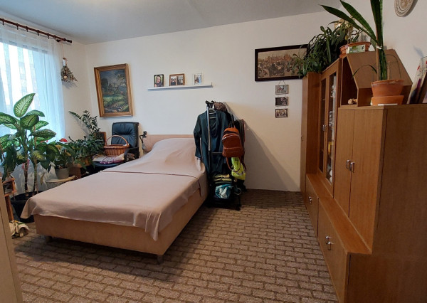 Exkluzívne na predaj garsónka a 4iz. byt v centre Topoľčany