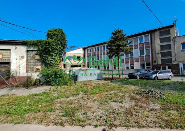 Pozemok s lodným kontajnerom na prenájom