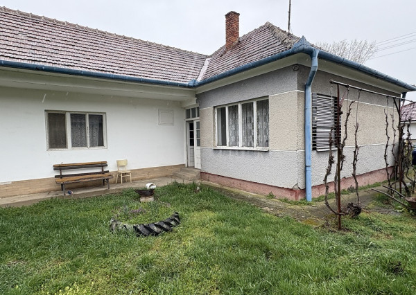 Predaj rodinného domu s garážou Lužany 113-12-ROCHE