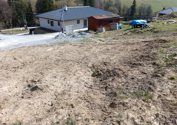 Predaj: Stavebný pozemok, 701m2, Dolný Vadičov (255-14-MACH)