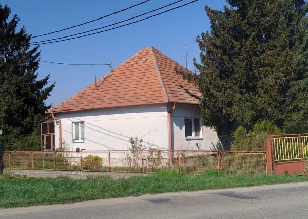 047-12-PAMA Pripravujeme na predaj rodinný dom v obci Zbehy