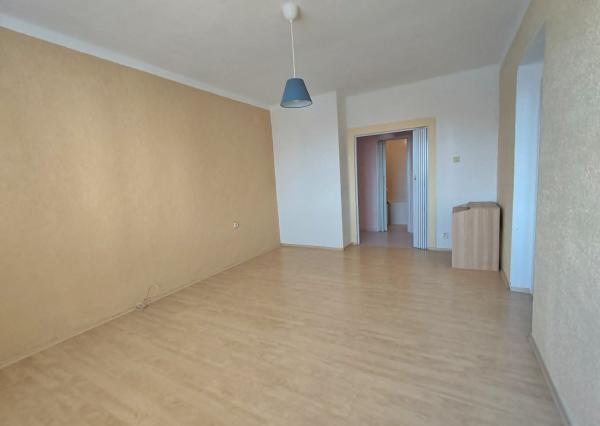 Predaj, 2 izbový byt - Levice (001-112-SIHU)