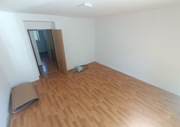 Prenájom - 2 izbový byt Topoľčany, širšie centrum 015-112-RAKOa