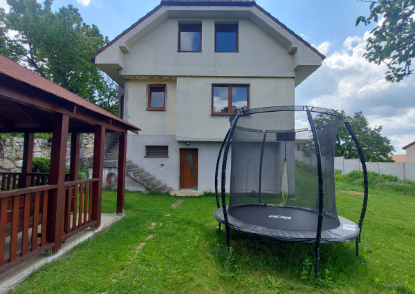 Predaj 5 izbový  rodinný dom Nitra-Zobor (249-12-JUF)