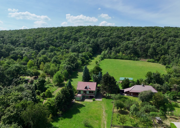 Na predaj poľovnícka chata so strelnicou v okrese Hlohovec