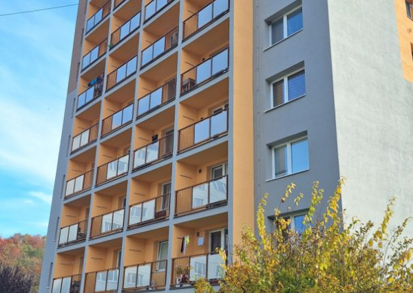 Hľadám pre klienta 3 až 4 izb. zrekonštr. byt s balkón v RV