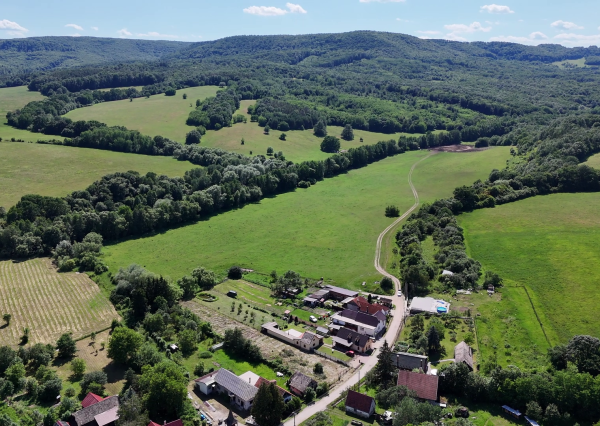STAVEBNÝ POZEMOK 1857m2 PRI TEPLOM VRCHU - NA PREDAJ