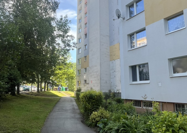 3 izbový byt, 70 m2, nepriechodné izby, B.Bystrica-Sásová