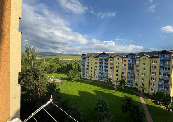Na predaj 2-izbový byt s presklenou loggiou, Trstená - Západ