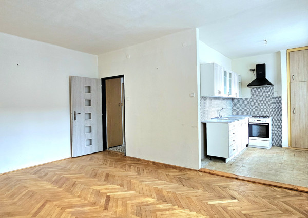 2-IZBOVÝ BYT NA UL.ROŽŇAVSKEJ - NA PREDAJ