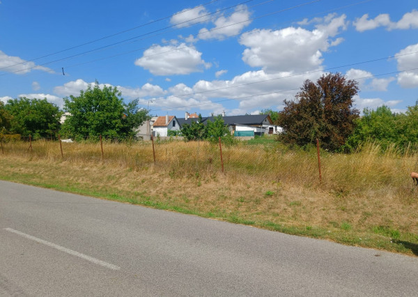 Stavebný pozemok Kuzmice 641 m² - Exkluzívna ponuka 022-14-RAKOE