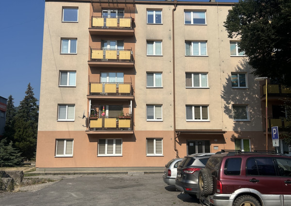 Na predaj 3 izbový byt vo výbornej lokalite, Hnúšťa