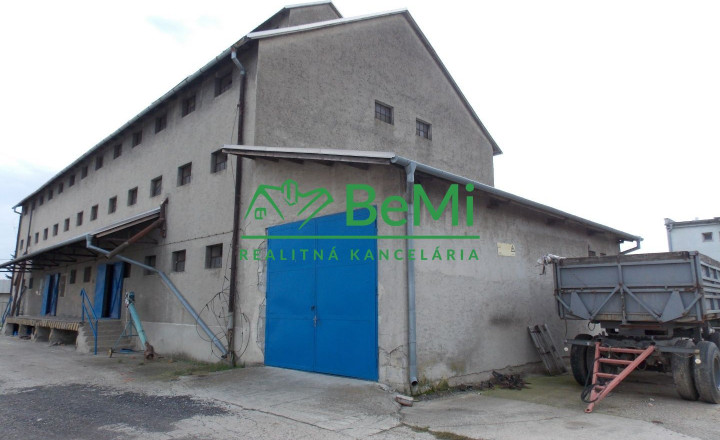 Komerčný objekt na predaj v obci Šoporňa