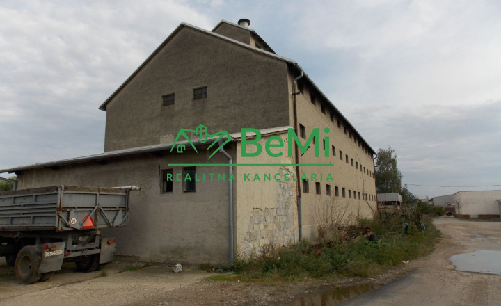 Komerčný objekt na predaj v obci Šoporňa - fotografia 1