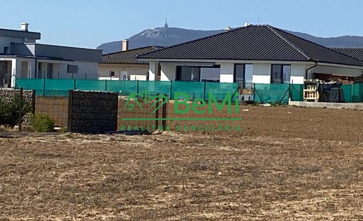 Moderná novostavba s garážou (vo výstavbe) pozemok  969 m2, Malý Lapáš - fotografia 33