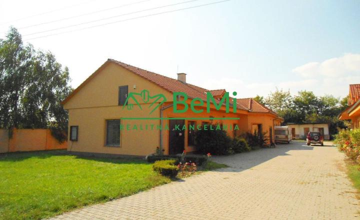 NR - Veľký Báb, polyfunkčný objekt mimo obce-tichá lokalita - fotografia 2