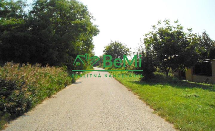 NR - Veľký Báb, polyfunkčný objekt mimo obce-tichá lokalita - fotografia 5