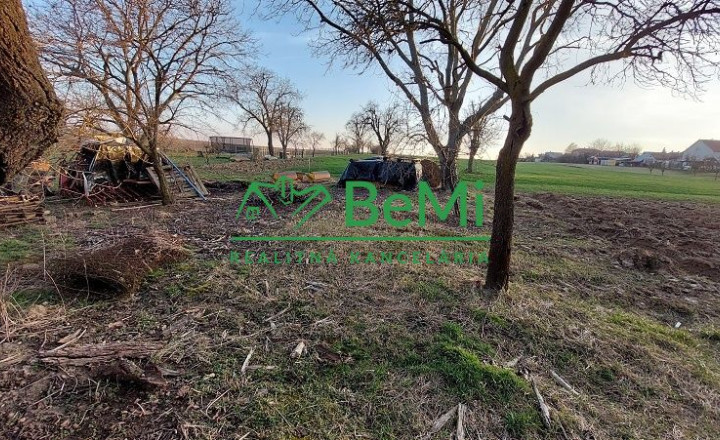 Predaj - starý rodinný dom v obci Radošina ID 118-12-LUGUa - fotografia 11