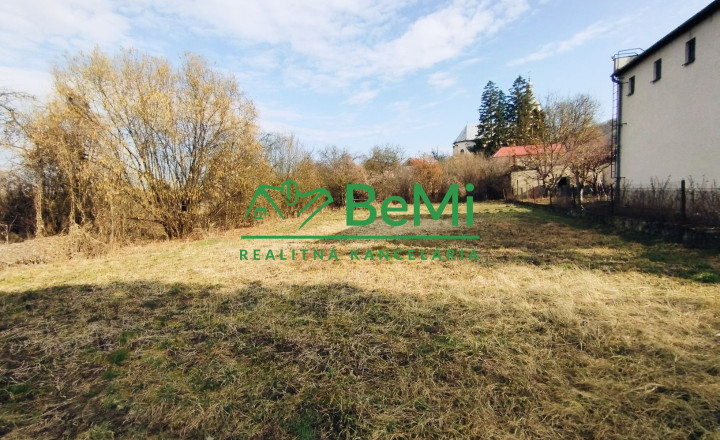 Stavebný pozemok-Trebeľovce- na predaj