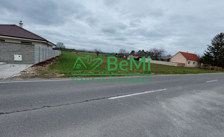 Exkluzívne - predaj veľký stavebný pozemok v obci Rakovice - fotografia 1