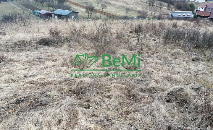 Predaj: Pozemok, 686m2, Lietava (092-14-MACHa)