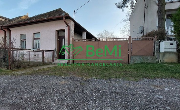Predaj - starý rodinný dom v obci Radošina ID 118-12-LUGUa - fotografia 2