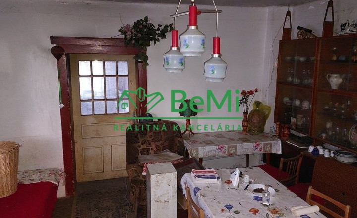 Predaj - starý rodinný dom v obci Radošina ID 118-12-LUGUa - fotografia 1