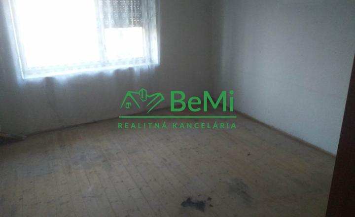 Predaj starší rodinný dom Vráble, 1034m2, NR (107-12-ERF) - fotografia 8