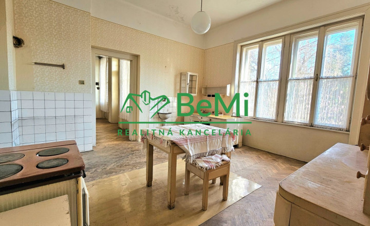 RODINNÁ VILA V CENTRE RIMAVSKEJ SOBOTY -EXKLUZÍVNE NA PREDAJ - fotografia 30