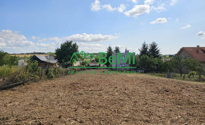 Pozemok so starším domom v obci Malé Chyndice ID 239-14-MIGa - fotografia 2